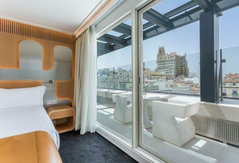 سوییت, Room Mate Oscar