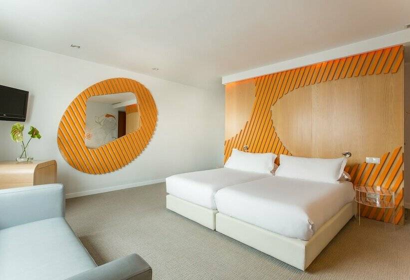 اتاق استاندارد سه نفره, Room Mate Oscar