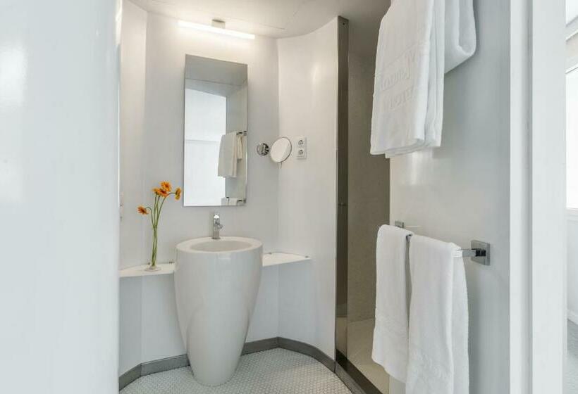 سوییت جونیور, Room Mate Oscar