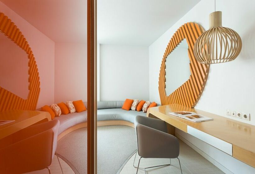 اتاق استاندارد سه نفره, Room Mate Oscar