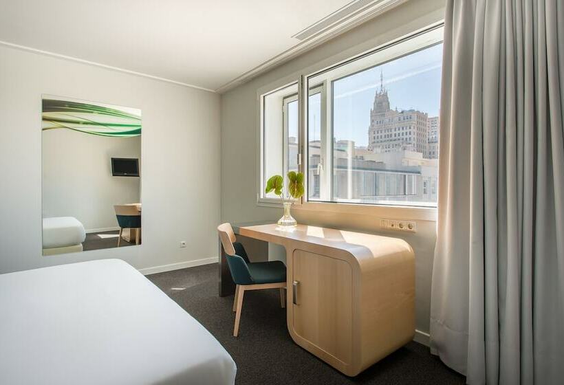 اتاق استاندارد سه نفره, Room Mate Oscar