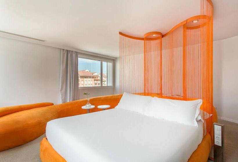 سوییت جونیور, Room Mate Oscar