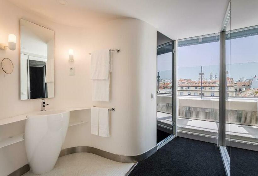 سوییت لوکس, Room Mate Oscar