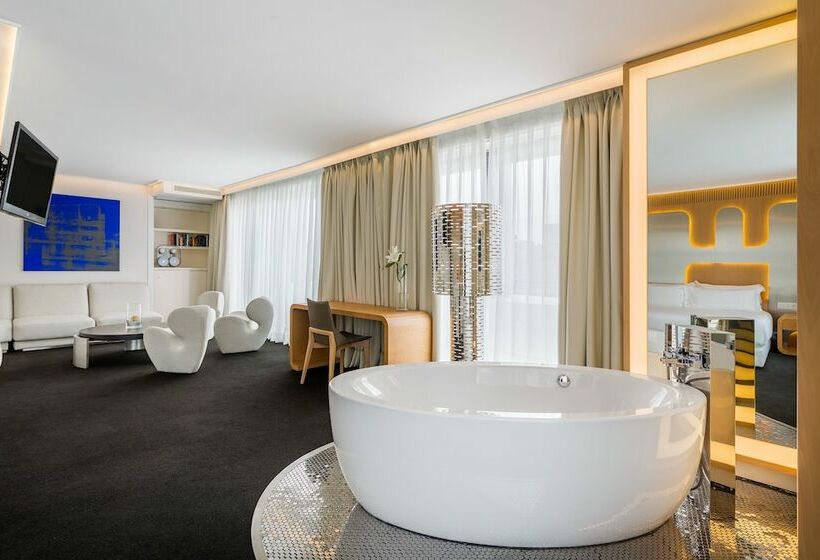 سوییت, Room Mate Oscar