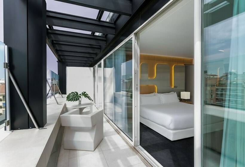 سوییت, Room Mate Oscar