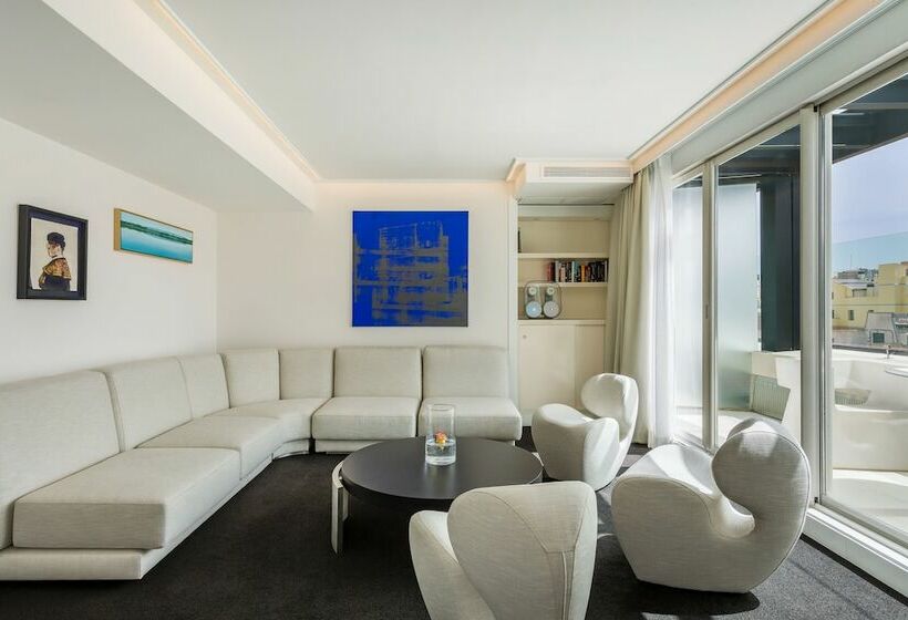 سوییت, Room Mate Oscar