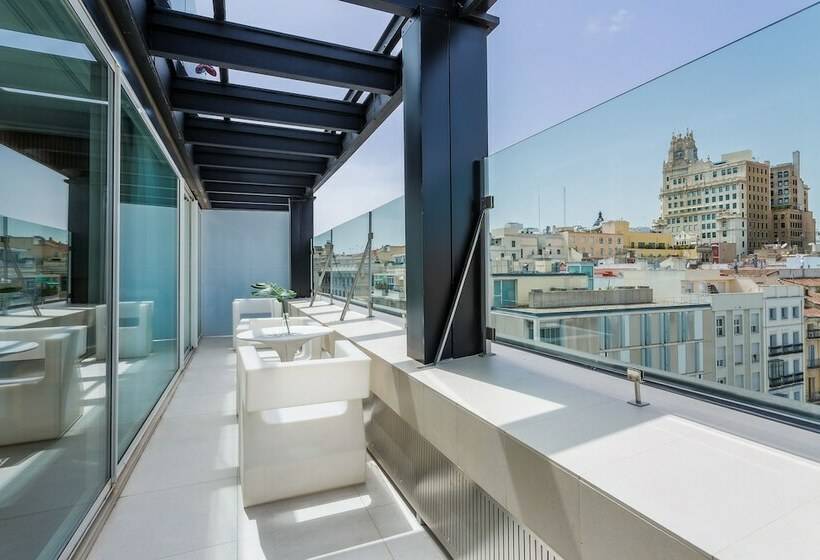 سوییت, Room Mate Oscar