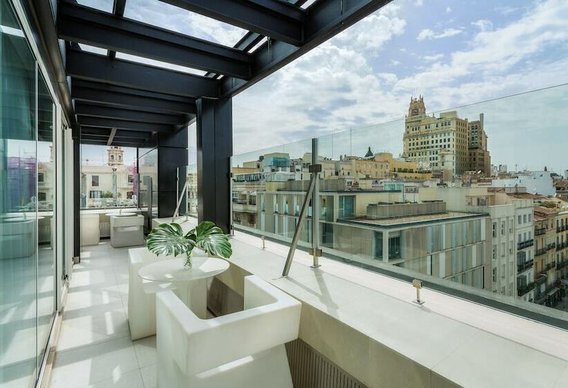 سوییت, Room Mate Oscar