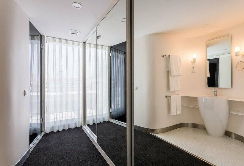 سوییت, Room Mate Oscar