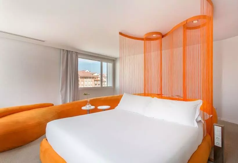 سوییت جونیور, Room Mate Oscar