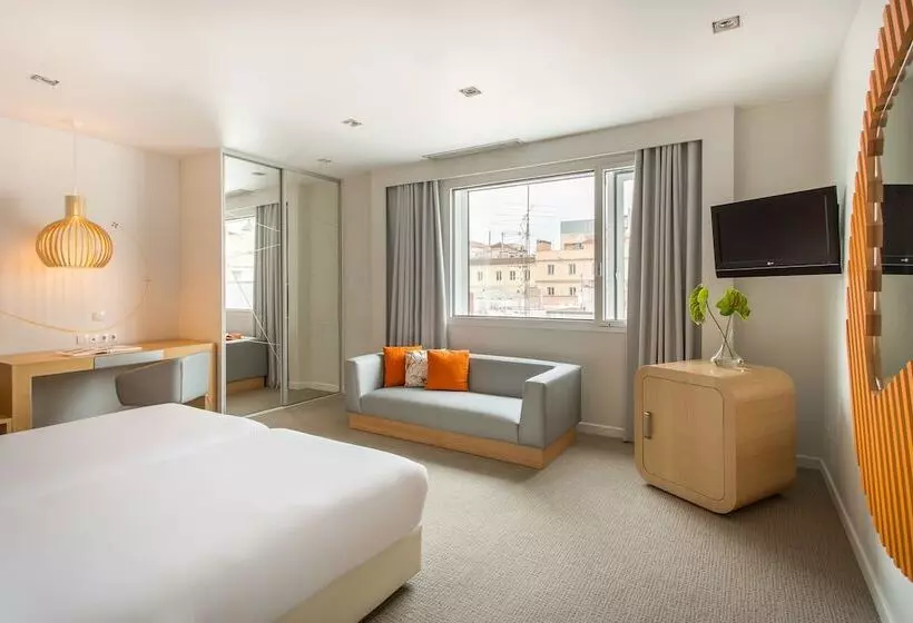 اتاق استاندارد سه نفره, Room Mate Oscar
