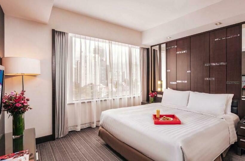 سوییت, Royal Plaza On Scotts