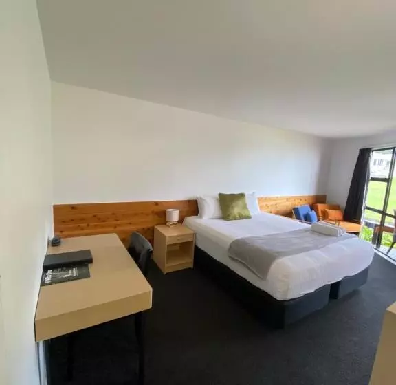 デラックススタジオ, The Sands Hotel Hokianga