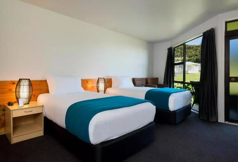 デラックススタジオ, The Sands Hotel Hokianga