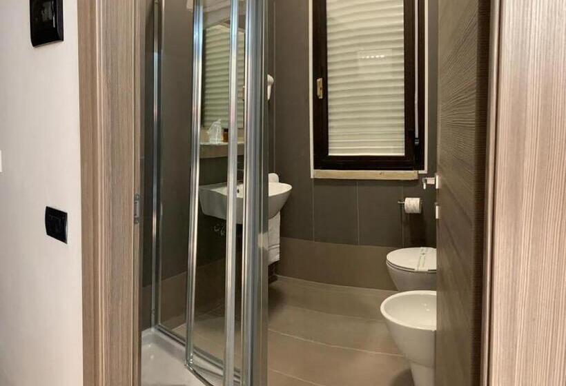 اتاق استاندارد یک نفره, Tiby