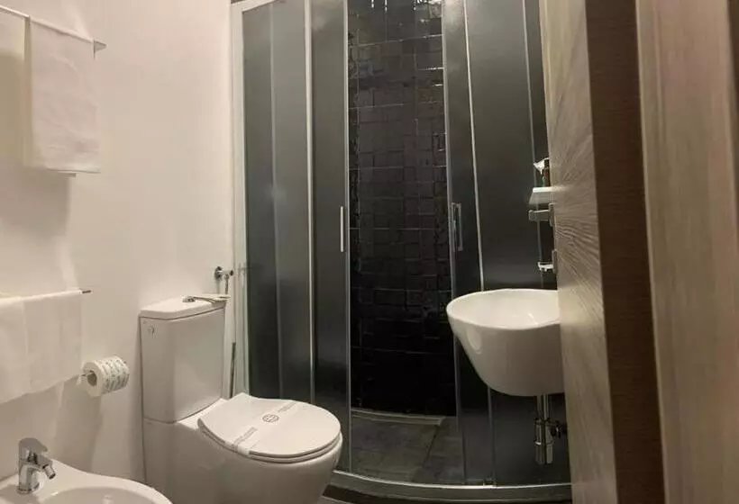 Chambre Standard Individuelle, Tiby