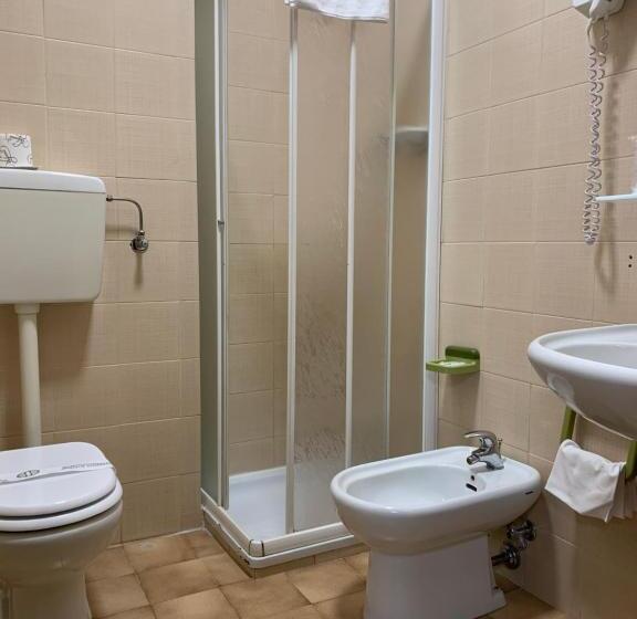 اتاق اکونومی, Tiby