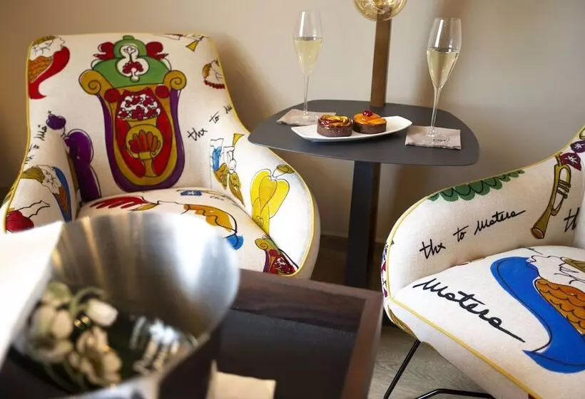 سوییت جونیور, Unahotels Mh Matera