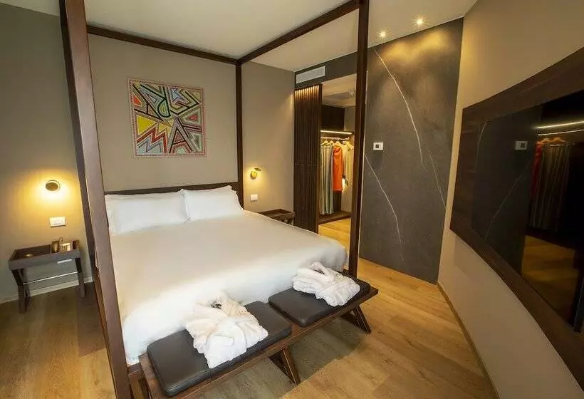 سوییت جونیور, Unahotels Mh Matera
