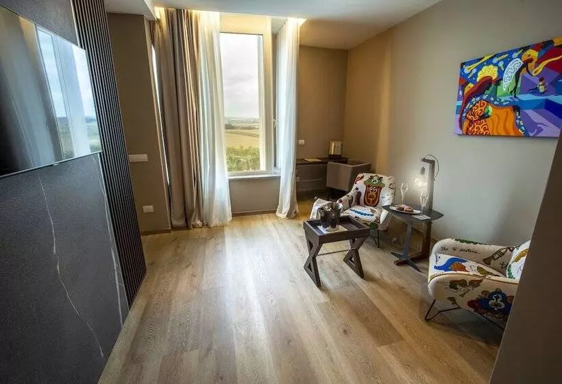 سوییت جونیور, Unahotels Mh Matera
