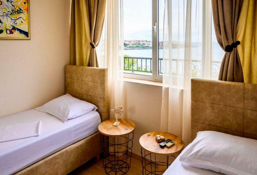 标准间, Effect Saint Mina