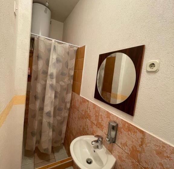 اتاق استاندارد چهار تخته, Rooms Deny