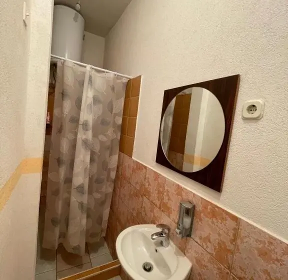 اتاق استاندارد چهار تخته, Rooms Deny