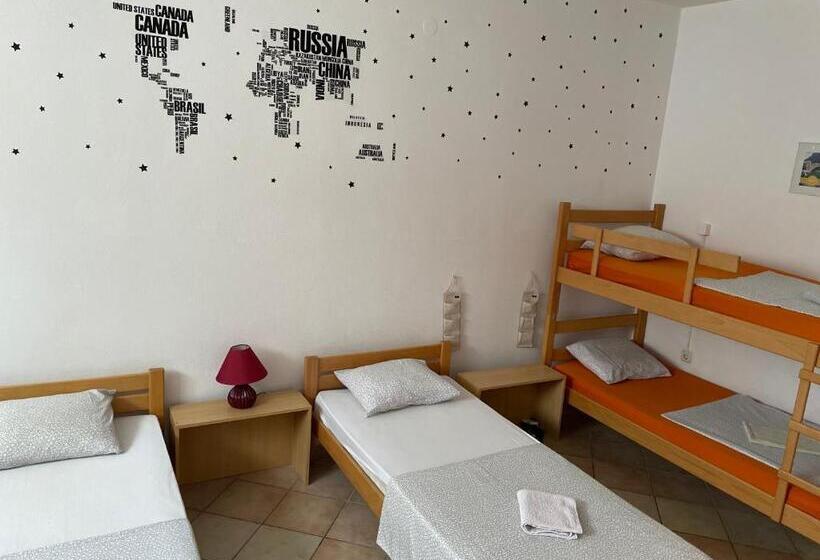 اتاق استاندارد چهار تخته, Rooms Deny