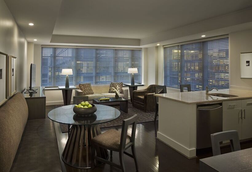 Люкс, Aka White House