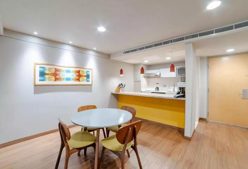 キングサイズベッドのスイートルーム, City Express Suites By Marriott Ciudad De México Anzures