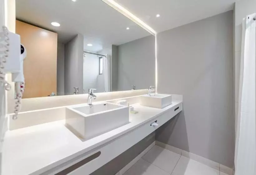 キングサイズベッドのスイートルーム, City Express Suites By Marriott Ciudad De México Anzures