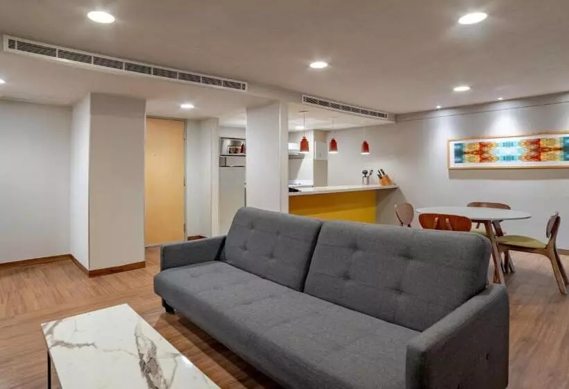 キングサイズベッドのスイートルーム, City Express Suites By Marriott Ciudad De México Anzures