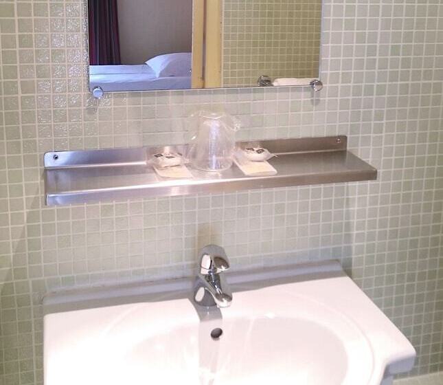 חדר סטנדרט לשלושה, Rosa