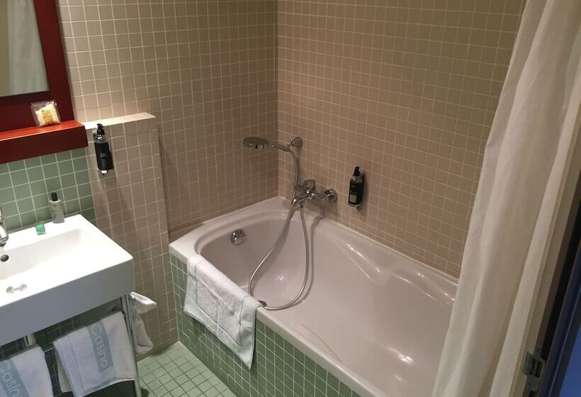 غرفة قياسية, Du Casino