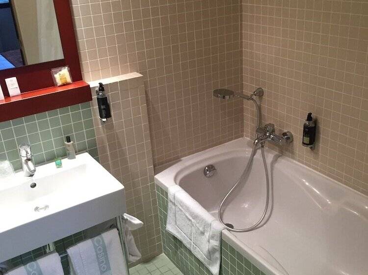 غرفة قياسية, Du Casino