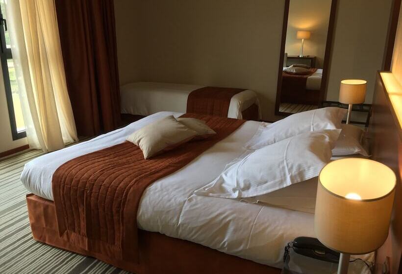 غرفة قياسية ثلاثية, Du Casino