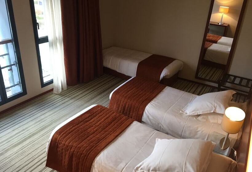 غرفة قياسية ثلاثية, Du Casino