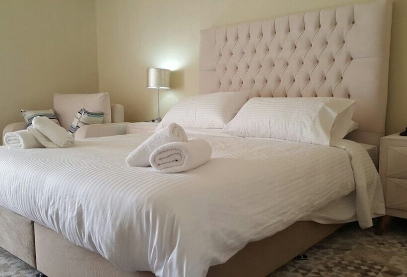 주니어 스위트, Ionion Star