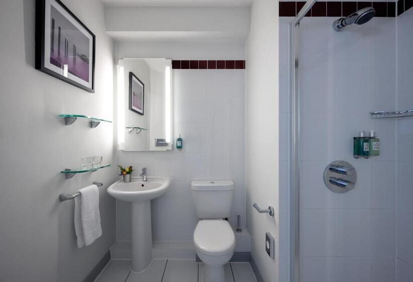 غرفة قياسية, Leonardo Brighton