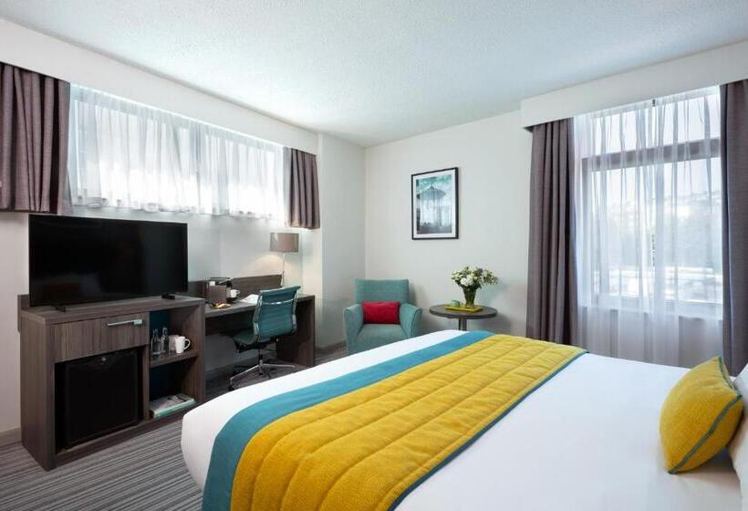 غرفة قياسية سرير كينج, Leonardo Brighton