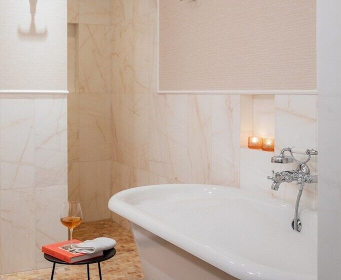 اتاق استاندارد, Leopolis