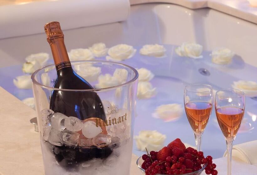 ハイドロマッサージバス付きスイート, Lumen Paris Louvre