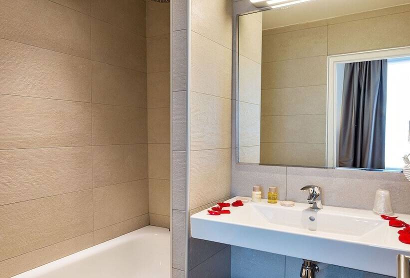 اتاق اجرایی, Midnight Hotel Paris