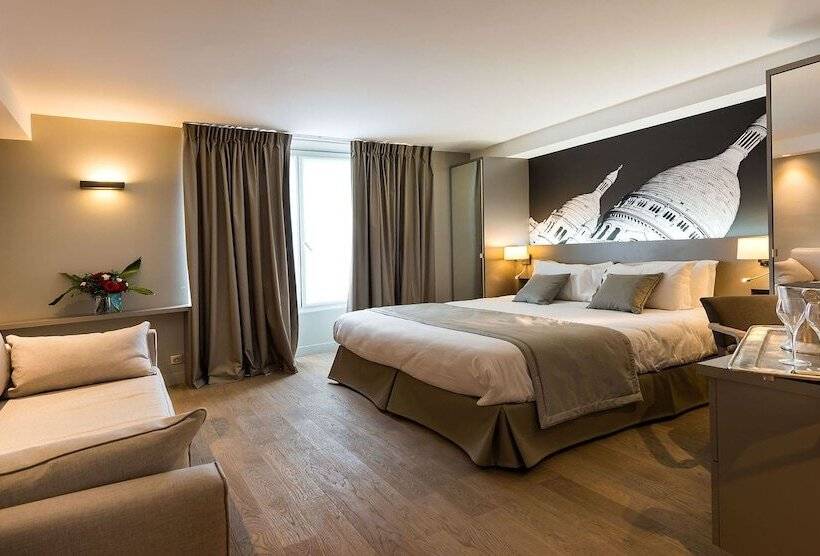 سوییت لوکس, Midnight Hotel Paris