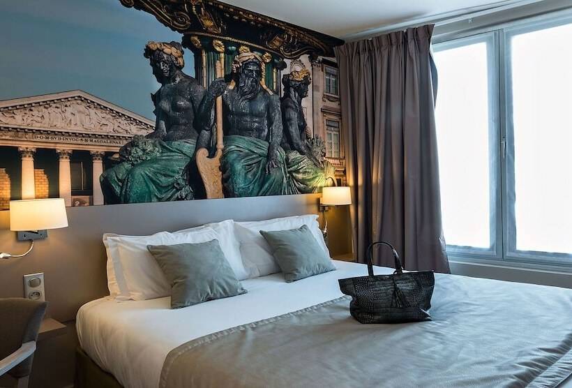 اتاق اجرایی سه نفره, Midnight Hotel Paris