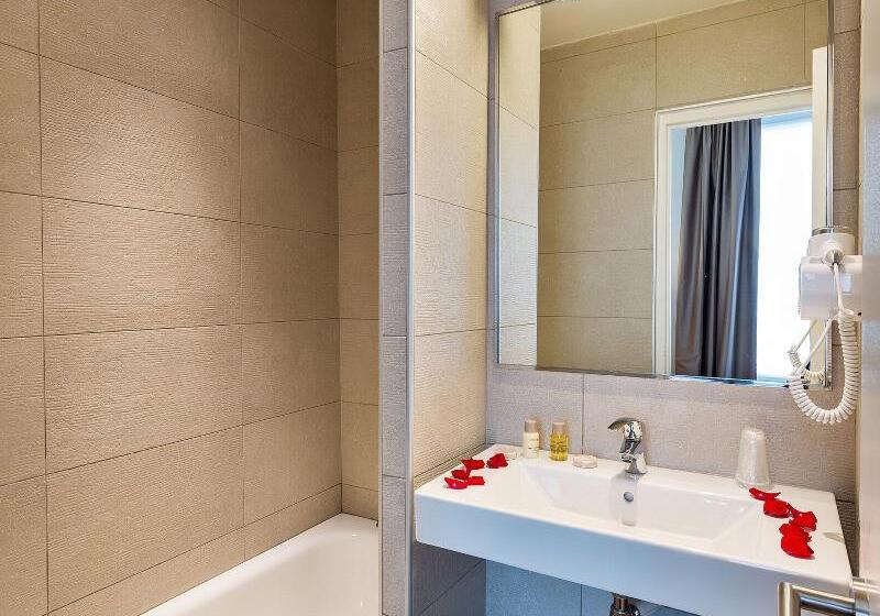 اتاق اجرایی, Midnight Hotel Paris