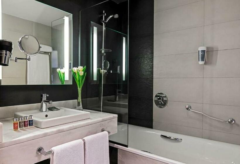 اتاق خانوادگی, Zentral Castellana Norte