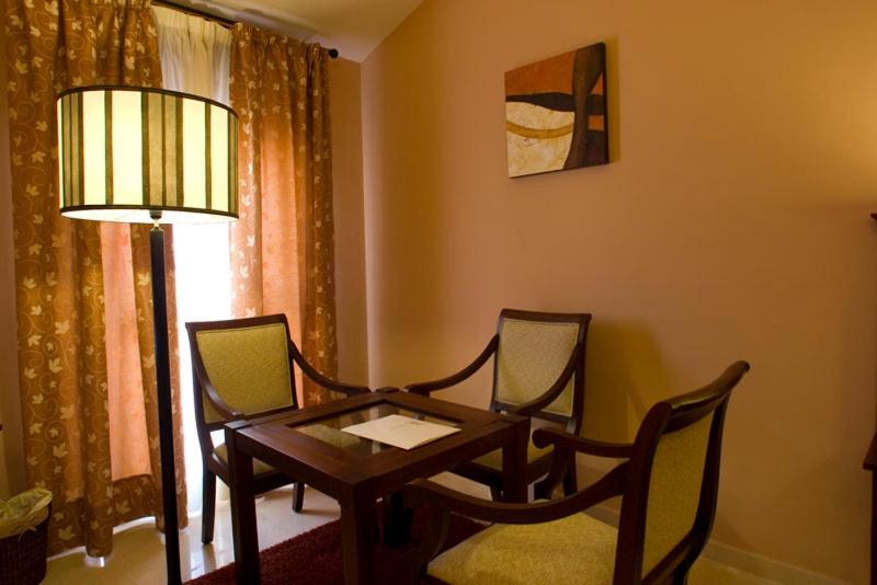 수피리어 룸, Sierra Hidalga