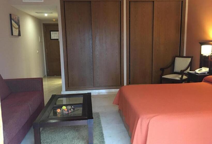 주니어 스위트, Sierra Hidalga