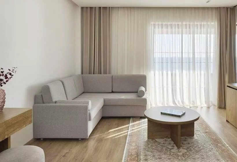 سوییت, Sol Tropikal Durres